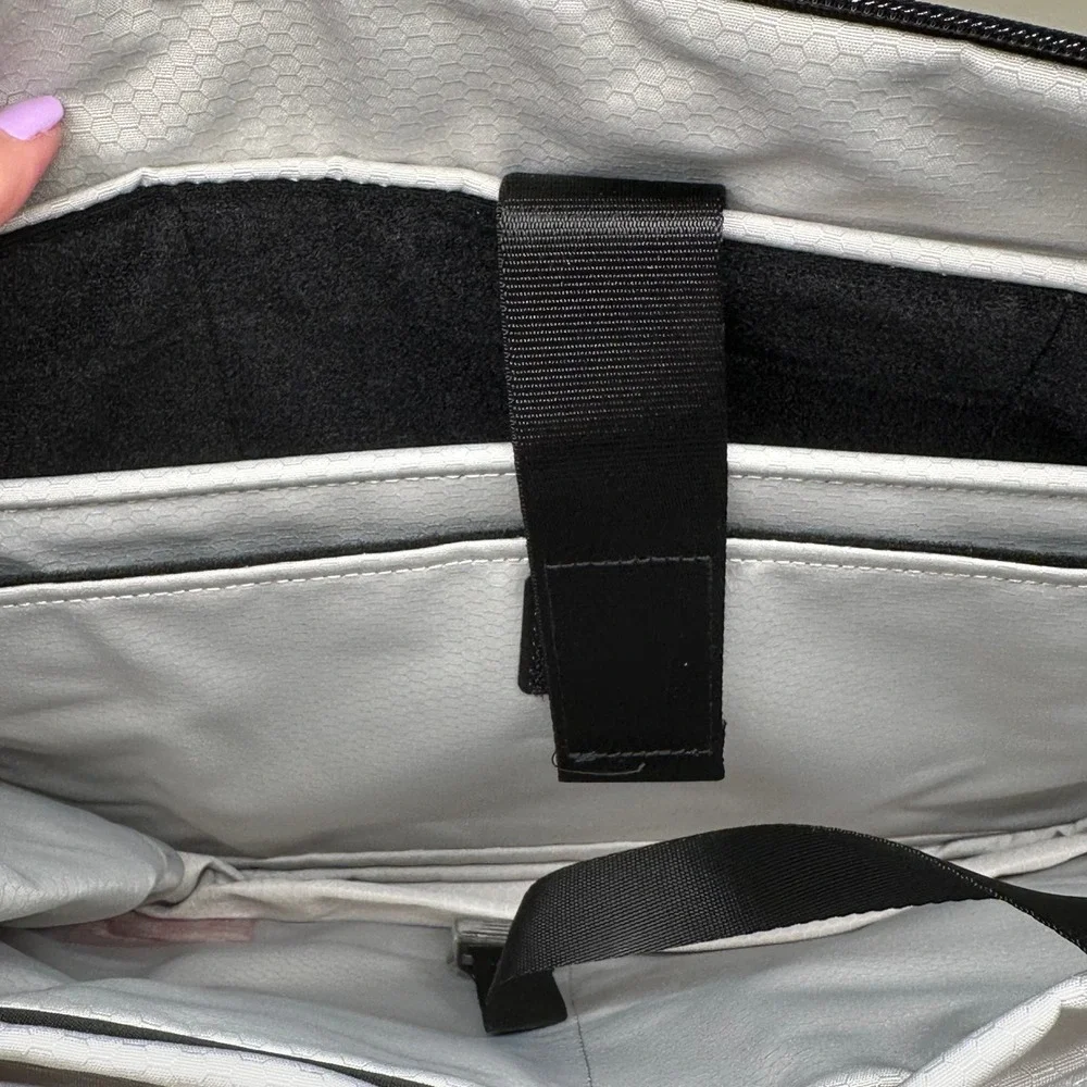 Alpaka Metro Tote - opened NWOT
